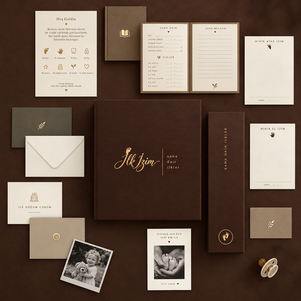 Kutunun içindekiler: kartlar, zarflar, etiketler ve anı kitapçığı